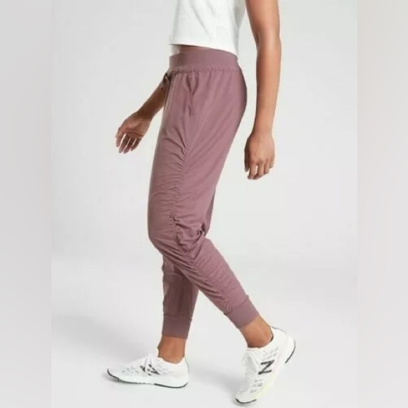 Athleta Women’s Attitude Ruched Jogger Pants in Volcanic Violet Size 8 - Picture 3 of 13